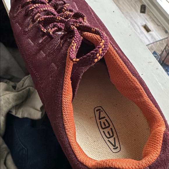 Women’s Burgundy Hiking Shoes - Picture 4 of 5